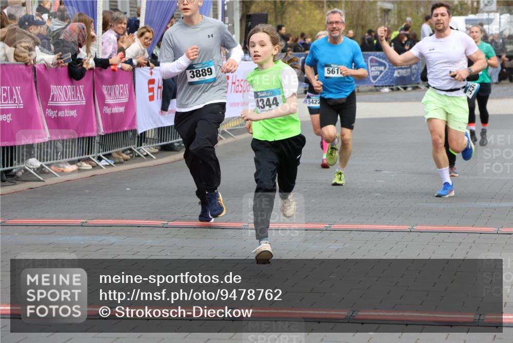 12.04.2026 - 45. Internationalen Wilhelmsburger Insellauf Strokosch-Dieckow http://msf.ph/oto/9478762 12.04.2026 12:58:56 Ziel 4344, 3889, 3309, 5613, 3525, 5422, 3088 meine-sportfotos.de
