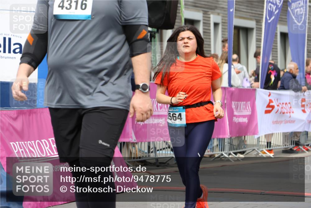 12.04.2026 - 45. Internationalen Wilhelmsburger Insellauf Strokosch-Dieckow http://msf.ph/oto/9478775 12.04.2026 13:29:17 Ziel 4316, 3564, 3483, 4471 meine-sportfotos.de