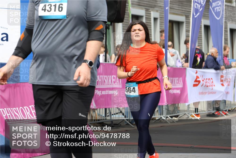 12.04.2026 - 45. Internationalen Wilhelmsburger Insellauf Strokosch-Dieckow http://msf.ph/oto/9478788 12.04.2026 13:29:17 Ziel 4316, 3564, 3483, 4471 meine-sportfotos.de