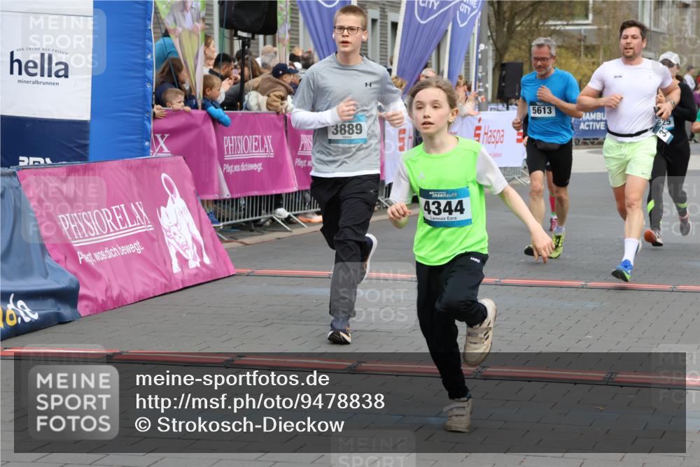 12.04.2026 - 45. Internationalen Wilhelmsburger Insellauf Strokosch-Dieckow http://msf.ph/oto/9478838 12.04.2026 12:58:57 Ziel 4344, 3889, 3309, 5613, 3525, 5422, 3088 meine-sportfotos.de