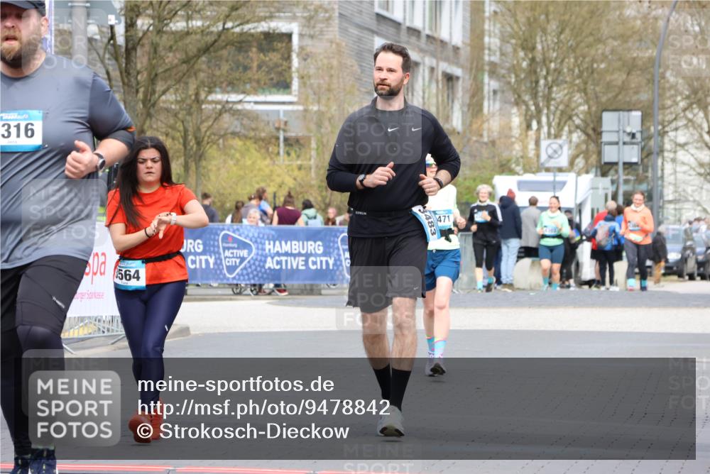 12.04.2026 - 45. Internationalen Wilhelmsburger Insellauf Strokosch-Dieckow http://msf.ph/oto/9478842 12.04.2026 13:29:15 Ziel 4316, 3564, 3483, 4471 meine-sportfotos.de