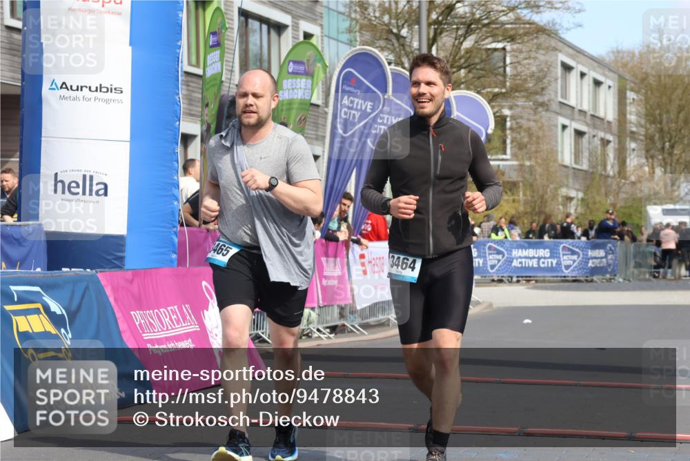 12.04.2026 - 45. Internationalen Wilhelmsburger Insellauf Strokosch-Dieckow http://msf.ph/oto/9478843 12.04.2026 11:44:04 Ziel 3465, 3464 meine-sportfotos.de