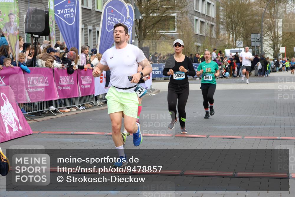 12.04.2026 - 45. Internationalen Wilhelmsburger Insellauf Strokosch-Dieckow http://msf.ph/oto/9478857 12.04.2026 12:58:58 Ziel 4344, 3889, 3309, 5613, 3525, 5422, 3088 meine-sportfotos.de