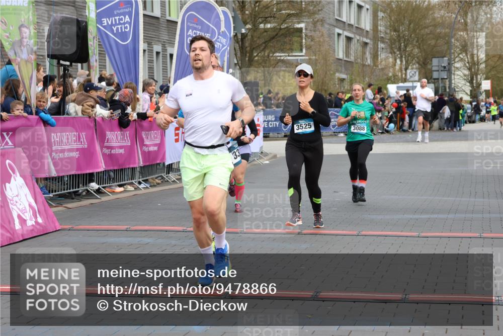 12.04.2026 - 45. Internationalen Wilhelmsburger Insellauf Strokosch-Dieckow http://msf.ph/oto/9478866 12.04.2026 12:58:58 Ziel 4344, 3889, 3309, 5613, 3525, 5422, 3088 meine-sportfotos.de