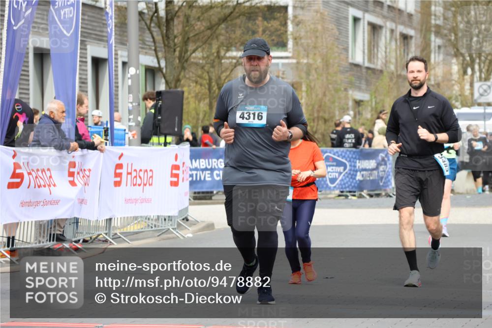 12.04.2026 - 45. Internationalen Wilhelmsburger Insellauf Strokosch-Dieckow http://msf.ph/oto/9478882 12.04.2026 13:29:13 Ziel 5509, 4316, 3564, 3483 meine-sportfotos.de