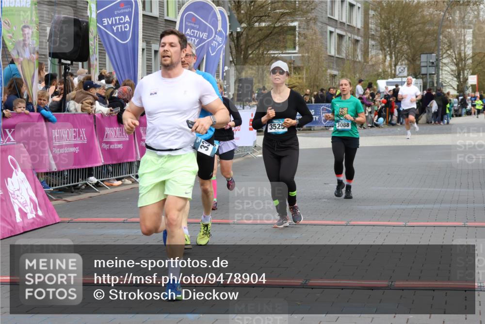 12.04.2026 - 45. Internationalen Wilhelmsburger Insellauf Strokosch-Dieckow http://msf.ph/oto/9478904 12.04.2026 12:58:58 Ziel 4344, 3889, 3309, 5613, 3525, 5422, 3088 meine-sportfotos.de