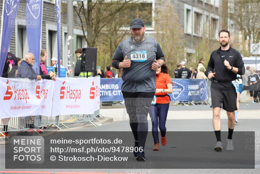 12.04.2026 - 45. Internationalen Wilhelmsburger Insellauf Strokosch-Dieckow http://msf.ph/oto/9478906 12.04.2026 13:29:13 Ziel 5509, 4316, 3564, 3483 meine-sportfotos.de