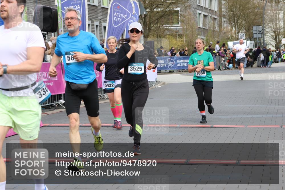 12.04.2026 - 45. Internationalen Wilhelmsburger Insellauf Strokosch-Dieckow http://msf.ph/oto/9478920 12.04.2026 12:58:59 Ziel 4344, 3889, 3309, 5613, 3525, 5422, 3088 meine-sportfotos.de