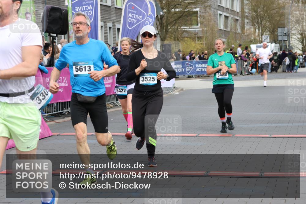 12.04.2026 - 45. Internationalen Wilhelmsburger Insellauf Strokosch-Dieckow http://msf.ph/oto/9478928 12.04.2026 12:58:59 Ziel 4344, 3889, 3309, 5613, 3525, 5422, 3088 meine-sportfotos.de