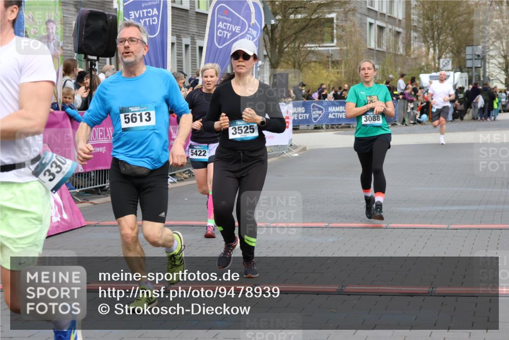 12.04.2026 - 45. Internationalen Wilhelmsburger Insellauf Strokosch-Dieckow http://msf.ph/oto/9478939 12.04.2026 12:58:59 Ziel 4344, 3889, 3309, 5613, 3525, 5422, 3088 meine-sportfotos.de