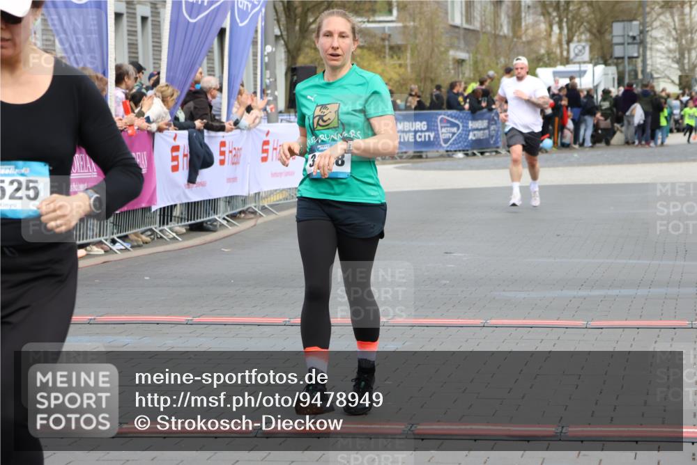 12.04.2026 - 45. Internationalen Wilhelmsburger Insellauf Strokosch-Dieckow http://msf.ph/oto/9478949 12.04.2026 12:59:01 Ziel 3309, 5613, 3525, 5422, 3088 meine-sportfotos.de