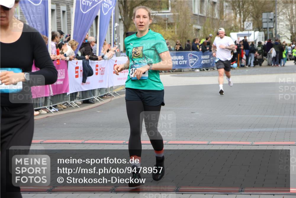 12.04.2026 - 45. Internationalen Wilhelmsburger Insellauf Strokosch-Dieckow http://msf.ph/oto/9478957 12.04.2026 12:59:01 Ziel 3309, 5613, 3525, 5422, 3088 meine-sportfotos.de
