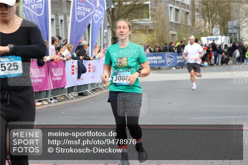 12.04.2026 - 45. Internationalen Wilhelmsburger Insellauf Strokosch-Dieckow http://msf.ph/oto/9478976 12.04.2026 12:59:01 Ziel 3309, 5613, 3525, 5422, 3088 meine-sportfotos.de
