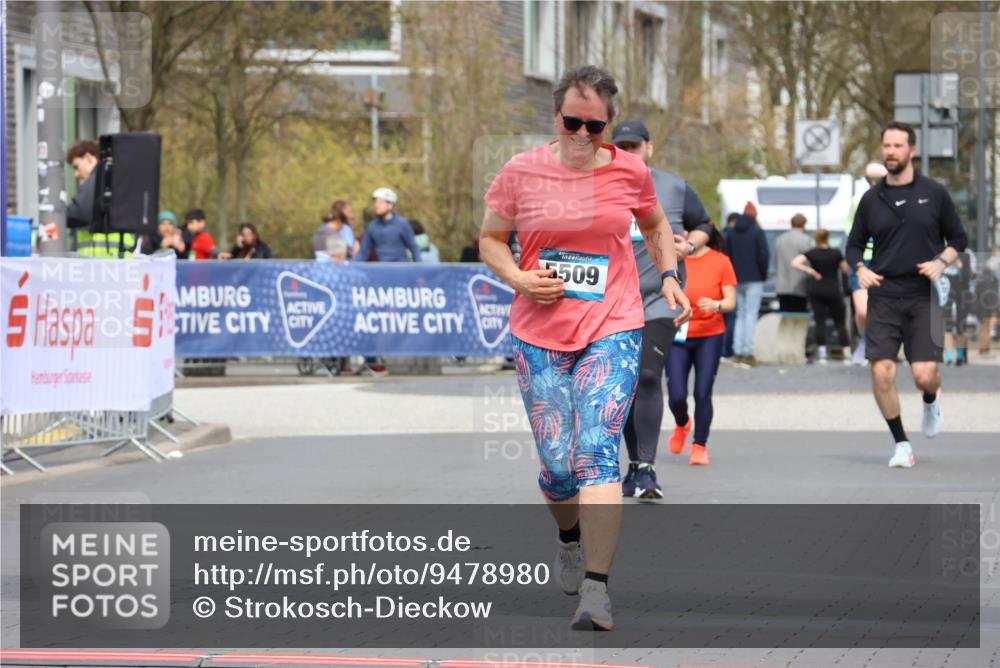 12.04.2026 - 45. Internationalen Wilhelmsburger Insellauf Strokosch-Dieckow http://msf.ph/oto/9478980 12.04.2026 13:29:09 Ziel 5509 meine-sportfotos.de