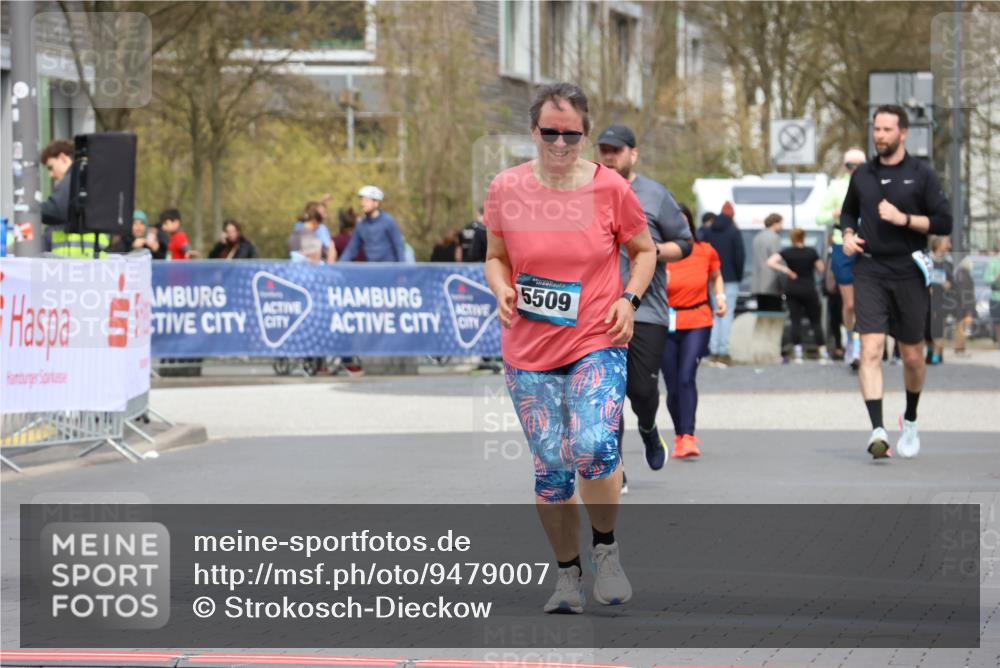 12.04.2026 - 45. Internationalen Wilhelmsburger Insellauf Strokosch-Dieckow http://msf.ph/oto/9479007 12.04.2026 13:29:08 Ziel 5509 meine-sportfotos.de