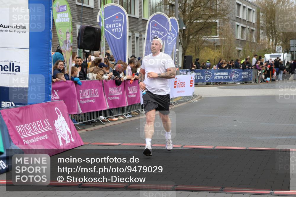 12.04.2026 - 45. Internationalen Wilhelmsburger Insellauf Strokosch-Dieckow http://msf.ph/oto/9479029 12.04.2026 12:59:05 Ziel 3255 meine-sportfotos.de