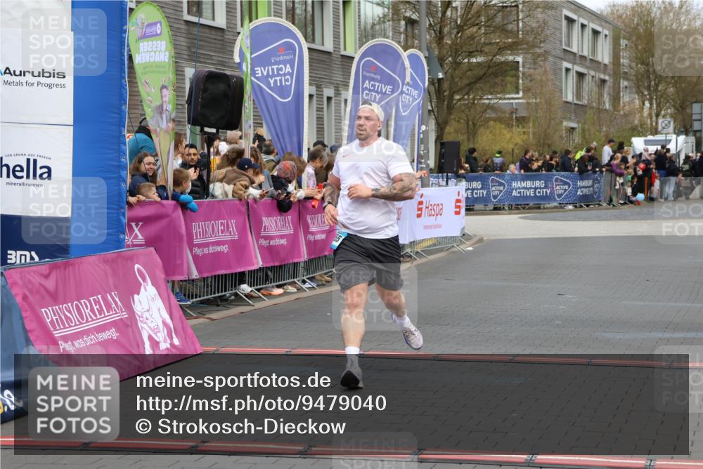 12.04.2026 - 45. Internationalen Wilhelmsburger Insellauf Strokosch-Dieckow http://msf.ph/oto/9479040 12.04.2026 12:59:05 Ziel 3255 meine-sportfotos.de