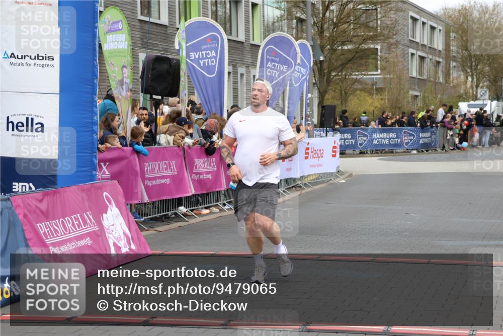 12.04.2026 - 45. Internationalen Wilhelmsburger Insellauf Strokosch-Dieckow http://msf.ph/oto/9479065 12.04.2026 12:59:05 Ziel 3255 meine-sportfotos.de