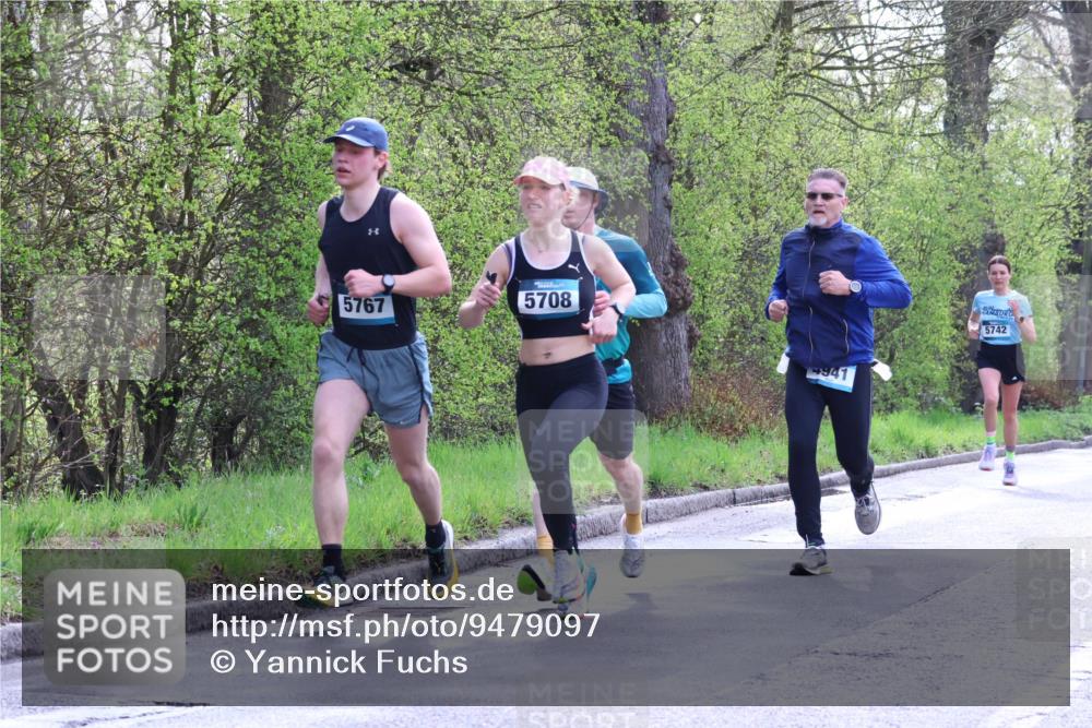 12.04.2026 - 45. Internationalen Wilhelmsburger Insellauf Yannick Fuchs http://msf.ph/oto/9479097 12.04.2026 10:17:09 Laufen 5767, 5708, 941, 5742 meine-sportfotos.de