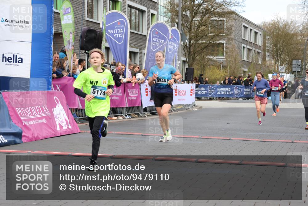 12.04.2026 - 45. Internationalen Wilhelmsburger Insellauf Strokosch-Dieckow http://msf.ph/oto/9479110 12.04.2026 12:59:14 Ziel 5174, 5846, 3286, 3623 meine-sportfotos.de