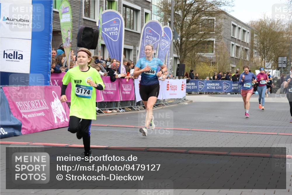 12.04.2026 - 45. Internationalen Wilhelmsburger Insellauf Strokosch-Dieckow http://msf.ph/oto/9479127 12.04.2026 12:59:14 Ziel 5174, 5846, 3286, 3623 meine-sportfotos.de