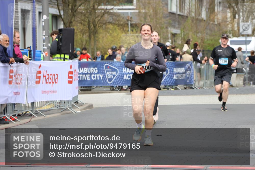 12.04.2026 - 45. Internationalen Wilhelmsburger Insellauf Strokosch-Dieckow http://msf.ph/oto/9479165 12.04.2026 13:28:48 Ziel 3800 meine-sportfotos.de