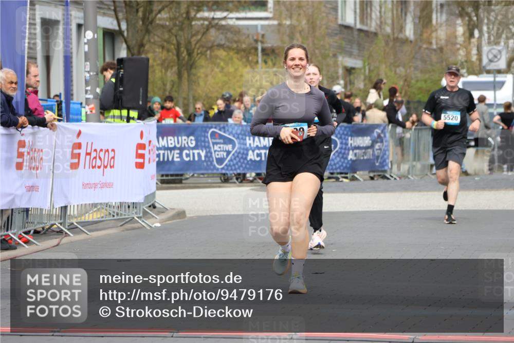 12.04.2026 - 45. Internationalen Wilhelmsburger Insellauf Strokosch-Dieckow http://msf.ph/oto/9479176 12.04.2026 13:28:48 Ziel 3800 meine-sportfotos.de