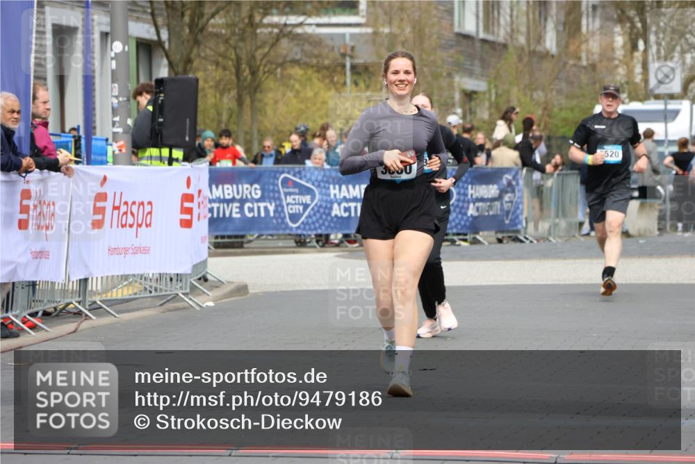 12.04.2026 - 45. Internationalen Wilhelmsburger Insellauf Strokosch-Dieckow http://msf.ph/oto/9479186 12.04.2026 13:28:48 Ziel 3800 meine-sportfotos.de