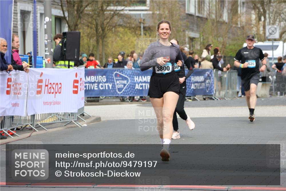 12.04.2026 - 45. Internationalen Wilhelmsburger Insellauf Strokosch-Dieckow http://msf.ph/oto/9479197 12.04.2026 13:28:48 Ziel 3800 meine-sportfotos.de