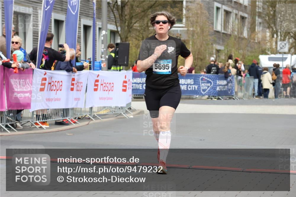 12.04.2026 - 45. Internationalen Wilhelmsburger Insellauf Strokosch-Dieckow http://msf.ph/oto/9479232 12.04.2026 13:28:34 Ziel 2563, 5695 meine-sportfotos.de