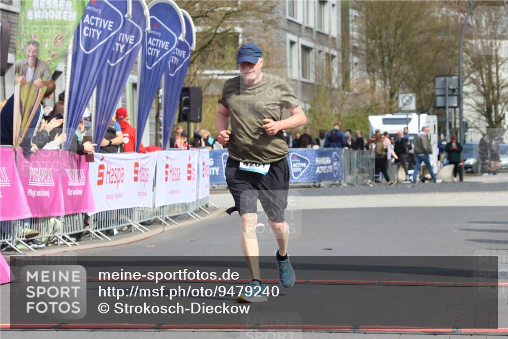 12.04.2026 - 45. Internationalen Wilhelmsburger Insellauf Strokosch-Dieckow http://msf.ph/oto/9479240 12.04.2026 11:45:25 Ziel 4201 meine-sportfotos.de