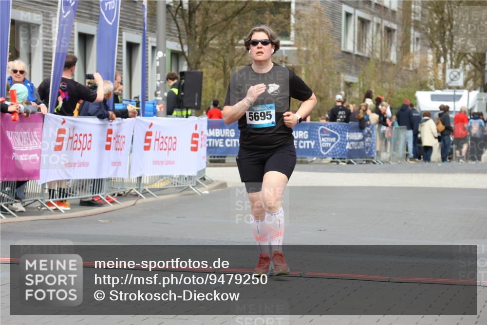 12.04.2026 - 45. Internationalen Wilhelmsburger Insellauf Strokosch-Dieckow http://msf.ph/oto/9479250 12.04.2026 13:28:34 Ziel 2563, 5695 meine-sportfotos.de