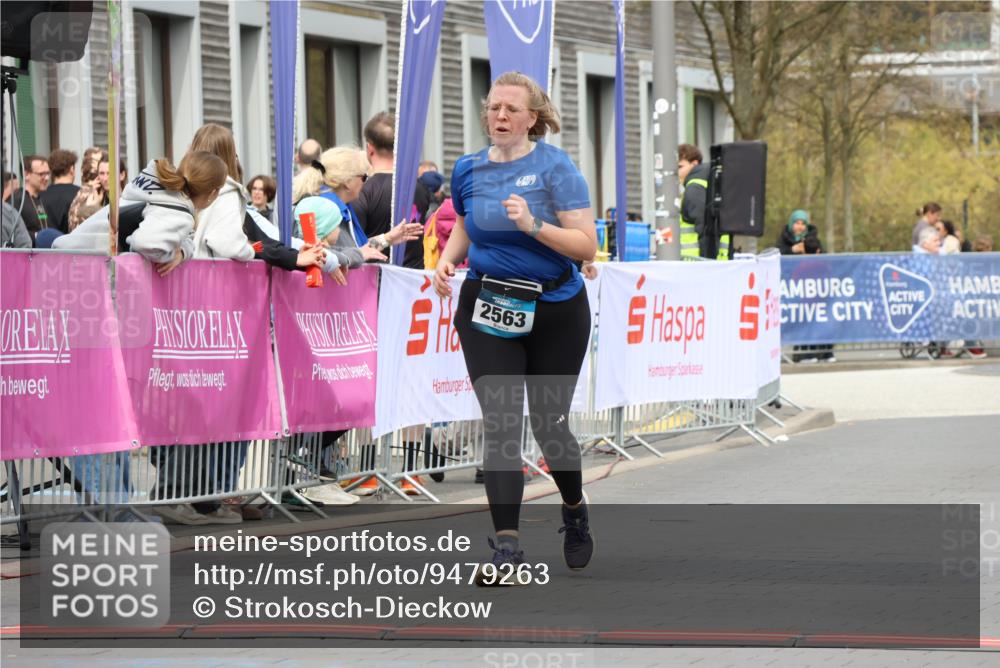 12.04.2026 - 45. Internationalen Wilhelmsburger Insellauf Strokosch-Dieckow http://msf.ph/oto/9479263 12.04.2026 13:28:30 Ziel 2563, 5695 meine-sportfotos.de