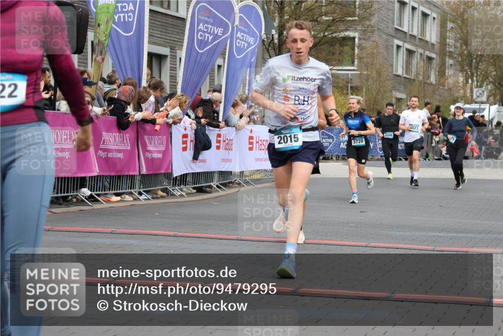 12.04.2026 - 45. Internationalen Wilhelmsburger Insellauf Strokosch-Dieckow http://msf.ph/oto/9479295 12.04.2026 12:59:23 Ziel 4822, 2015, 3926, 3728 meine-sportfotos.de