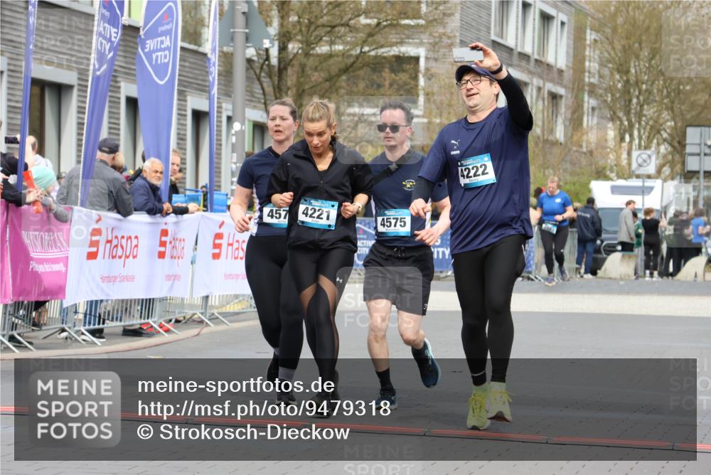 12.04.2026 - 45. Internationalen Wilhelmsburger Insellauf Strokosch-Dieckow http://msf.ph/oto/9479318 12.04.2026 13:28:19 Ziel 4222, 4221, 4575, 4574 meine-sportfotos.de