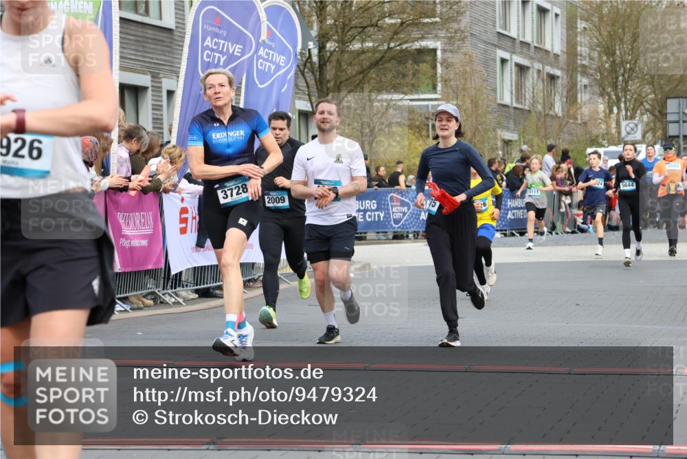 12.04.2026 - 45. Internationalen Wilhelmsburger Insellauf Strokosch-Dieckow http://msf.ph/oto/9479324 12.04.2026 12:59:27 Ziel 3926, 3728, 4023, 2009, 4875, 5276 meine-sportfotos.de