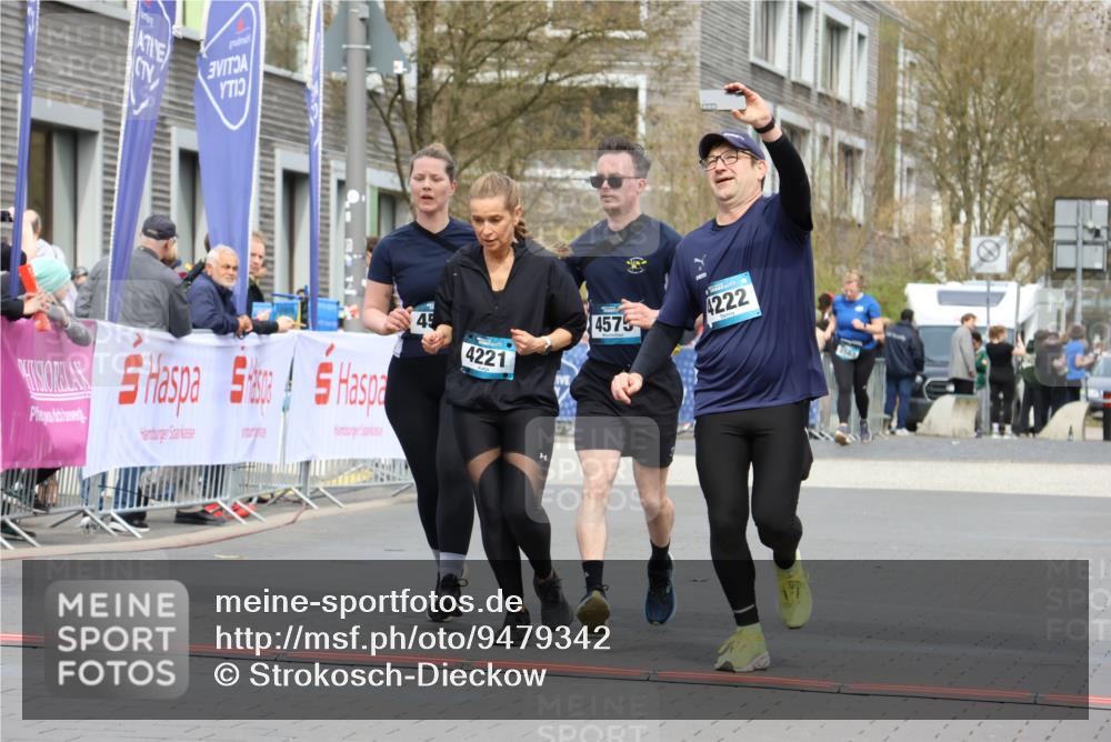 12.04.2026 - 45. Internationalen Wilhelmsburger Insellauf Strokosch-Dieckow http://msf.ph/oto/9479342 12.04.2026 13:28:18 Ziel 3938, 3937, 4222, 4221, 4575, 4574 meine-sportfotos.de