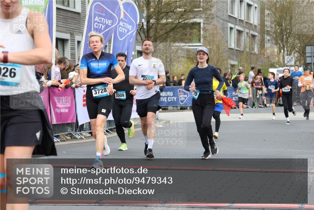 12.04.2026 - 45. Internationalen Wilhelmsburger Insellauf Strokosch-Dieckow http://msf.ph/oto/9479343 12.04.2026 12:59:27 Ziel 3926, 3728, 4023, 2009, 4875, 5276 meine-sportfotos.de
