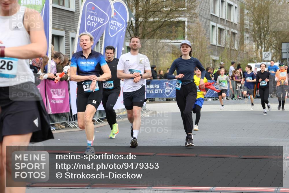 12.04.2026 - 45. Internationalen Wilhelmsburger Insellauf Strokosch-Dieckow http://msf.ph/oto/9479353 12.04.2026 12:59:27 Ziel 3926, 3728, 4023, 2009, 4875, 5276 meine-sportfotos.de
