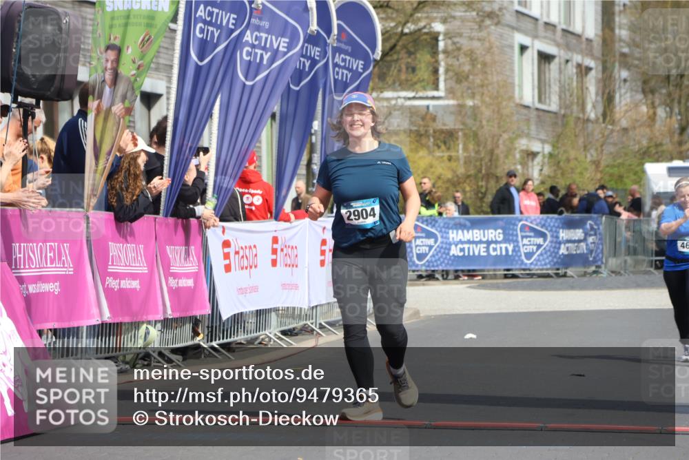 12.04.2026 - 45. Internationalen Wilhelmsburger Insellauf Strokosch-Dieckow http://msf.ph/oto/9479365 12.04.2026 11:46:56 Ziel 2904, 4685 meine-sportfotos.de