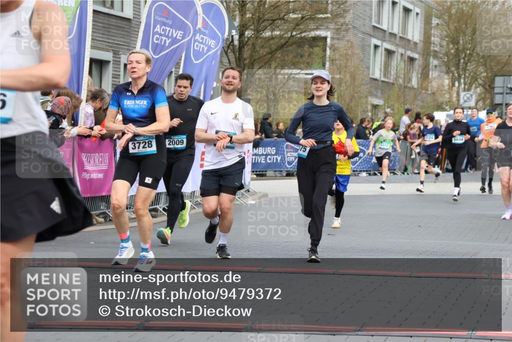 12.04.2026 - 45. Internationalen Wilhelmsburger Insellauf Strokosch-Dieckow http://msf.ph/oto/9479372 12.04.2026 12:59:27 Ziel 3926, 3728, 4023, 2009, 4875, 5276 meine-sportfotos.de