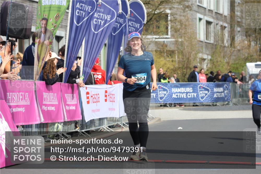12.04.2026 - 45. Internationalen Wilhelmsburger Insellauf Strokosch-Dieckow http://msf.ph/oto/9479391 12.04.2026 11:46:57 Ziel 2904, 4685, 4688 meine-sportfotos.de