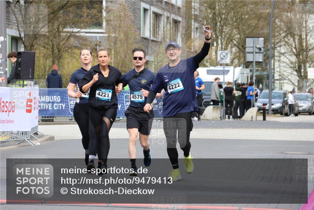 12.04.2026 - 45. Internationalen Wilhelmsburger Insellauf Strokosch-Dieckow http://msf.ph/oto/9479413 12.04.2026 13:28:16 Ziel 3938, 3937, 4222, 4221, 4575, 4574 meine-sportfotos.de
