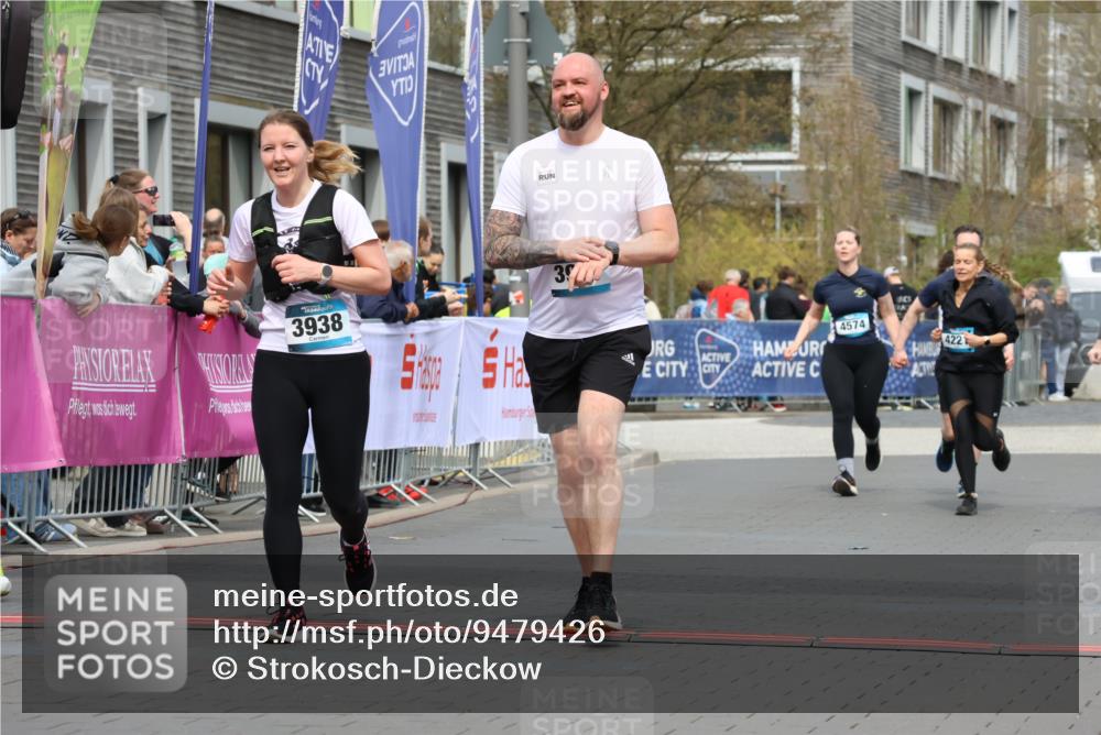 12.04.2026 - 45. Internationalen Wilhelmsburger Insellauf Strokosch-Dieckow http://msf.ph/oto/9479426 12.04.2026 13:28:14 Ziel 2875, 3938, 3937 meine-sportfotos.de