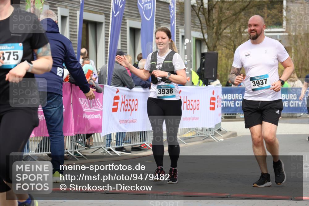 12.04.2026 - 45. Internationalen Wilhelmsburger Insellauf Strokosch-Dieckow http://msf.ph/oto/9479482 12.04.2026 13:28:13 Ziel 3132, 2875, 3938, 3937 meine-sportfotos.de