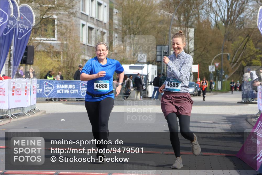 12.04.2026 - 45. Internationalen Wilhelmsburger Insellauf Strokosch-Dieckow http://msf.ph/oto/9479501 12.04.2026 11:47:00 Ziel 2904, 4685, 4688 meine-sportfotos.de
