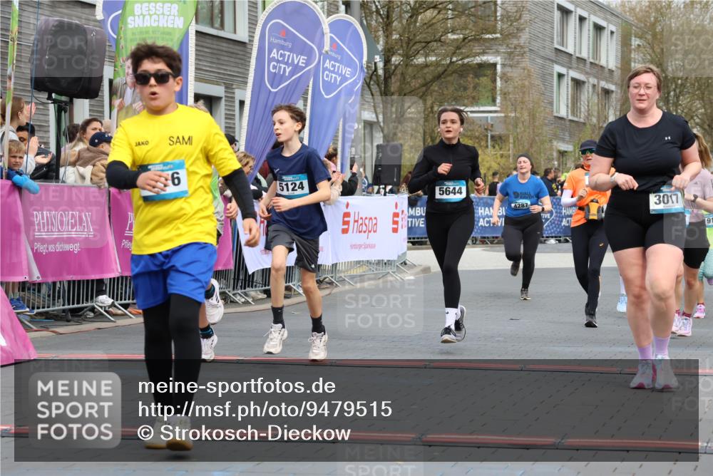 12.04.2026 - 45. Internationalen Wilhelmsburger Insellauf Strokosch-Dieckow http://msf.ph/oto/9479515 12.04.2026 12:59:32 Ziel 4023, 2009, 4875, 5276, 3017, 5111, 5124, 5644, 5718, 2082, 4741, 5191, 4287 meine-sportfotos.de