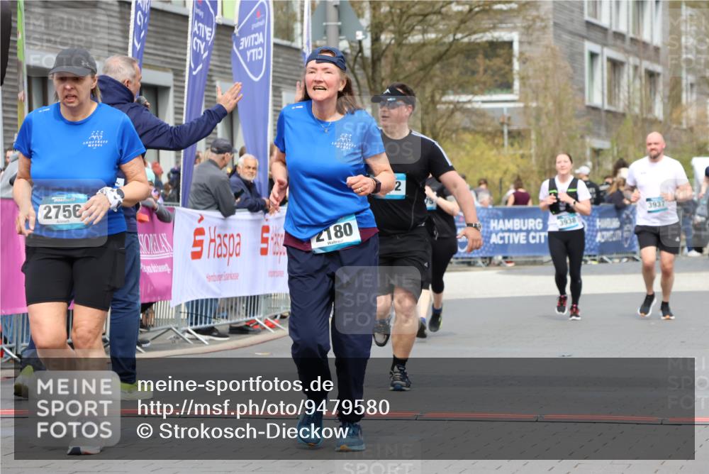 12.04.2026 - 45. Internationalen Wilhelmsburger Insellauf Strokosch-Dieckow http://msf.ph/oto/9479580 12.04.2026 13:28:08 Ziel 2756, 2180, 3132, 2875 meine-sportfotos.de