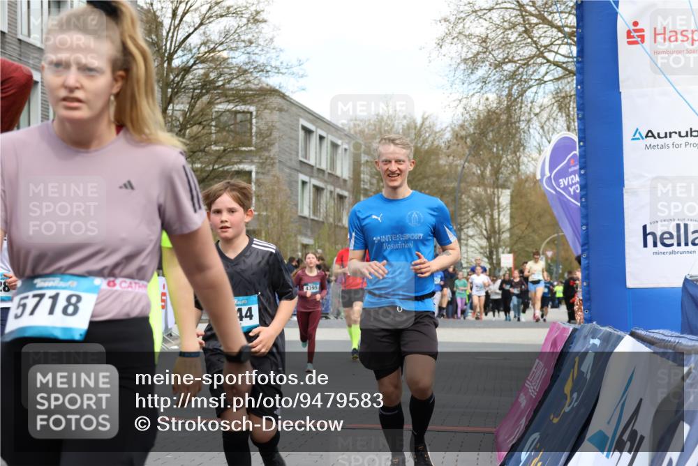 12.04.2026 - 45. Internationalen Wilhelmsburger Insellauf Strokosch-Dieckow http://msf.ph/oto/9479583 12.04.2026 12:59:41 Ziel 5219, 2068, 3246, 4035, 5244, 4128, 4565, 5079, 4395 meine-sportfotos.de