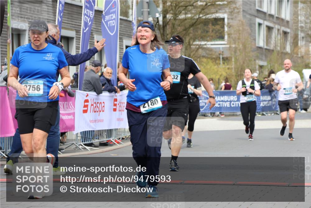 12.04.2026 - 45. Internationalen Wilhelmsburger Insellauf Strokosch-Dieckow http://msf.ph/oto/9479593 12.04.2026 13:28:08 Ziel 2756, 2180, 3132, 2875 meine-sportfotos.de